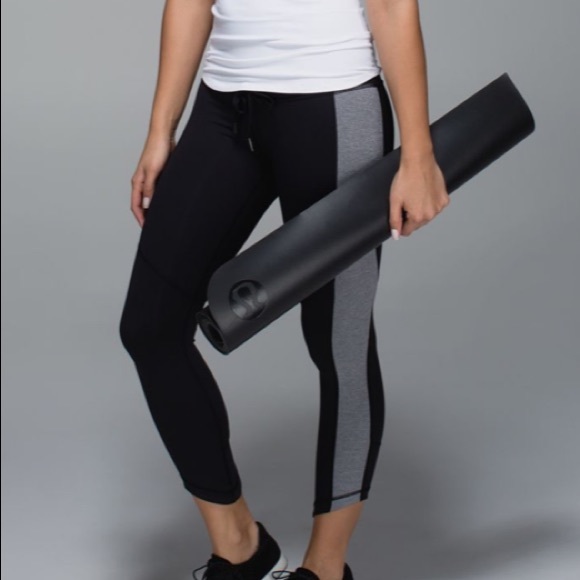 Lululemon Retreat 7/8 Pant Black / Heathered Slate - Picture 1 of 9